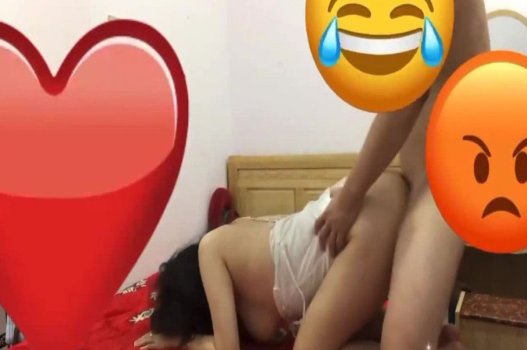 Отец и дети исследуют новый опыт, когда занимаются сексом с матерью