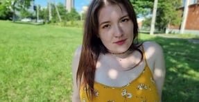 Играйте в игру с сексуальной сестрой, слишком шокированной